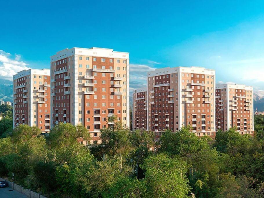 Уютная Квартира В Центре Возле Адк Almaty Exterior foto